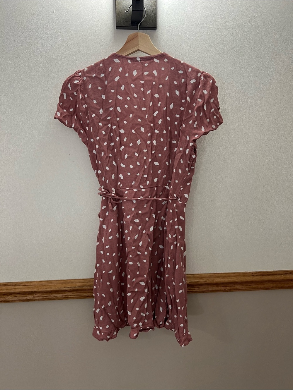 EUC Abercrombie & Fitch Dusty Rose Mini Wrap Dress size medium - Picture 5 of 7